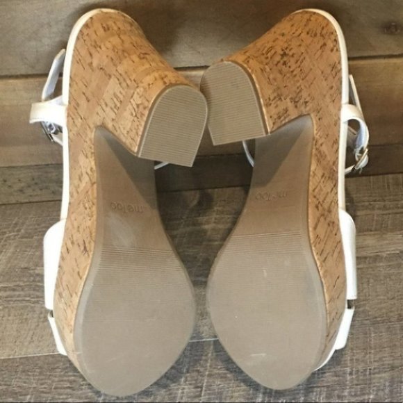 NEW Me Too T-Strap Platform Dress Sandals - Picture 8 of 9